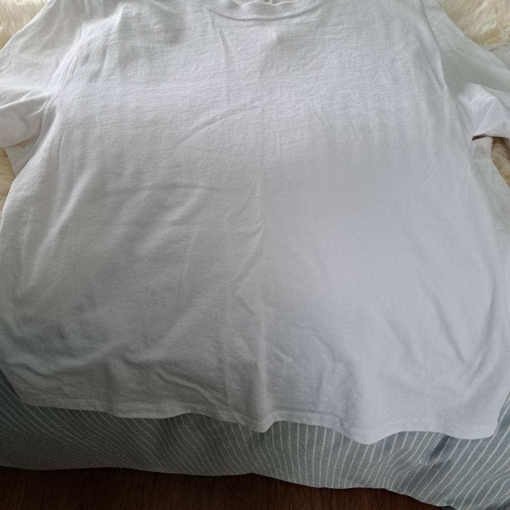 lululemon athletica White Short Sleeve Tee - Picture 3 of 3